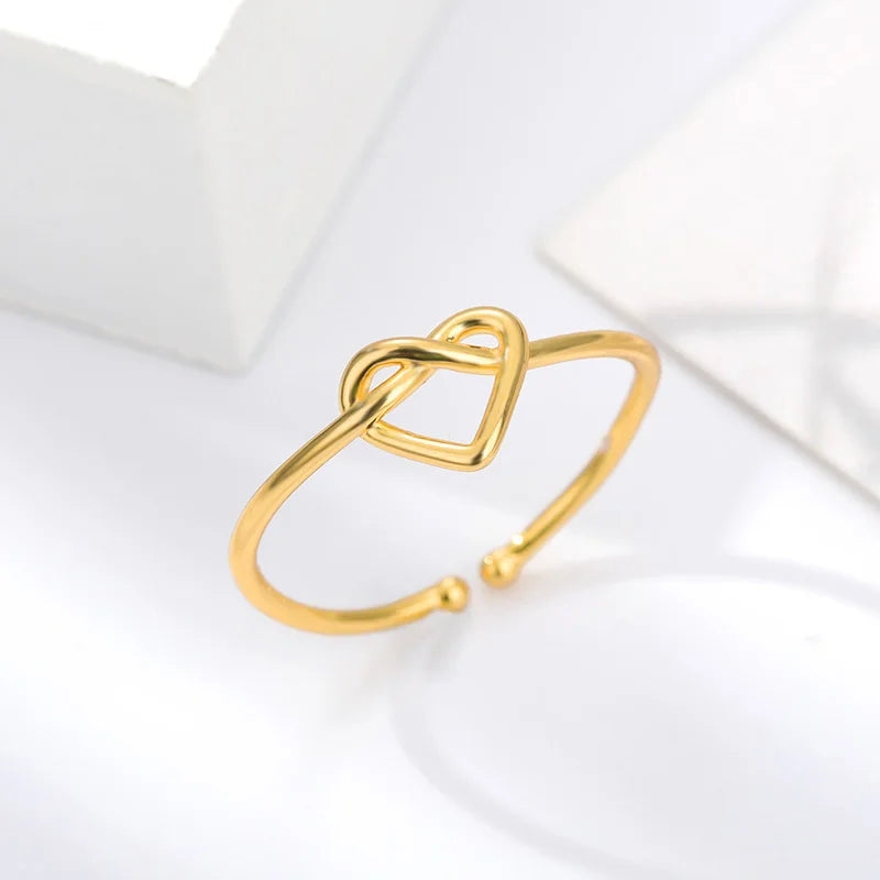 Amoura Heart Ring